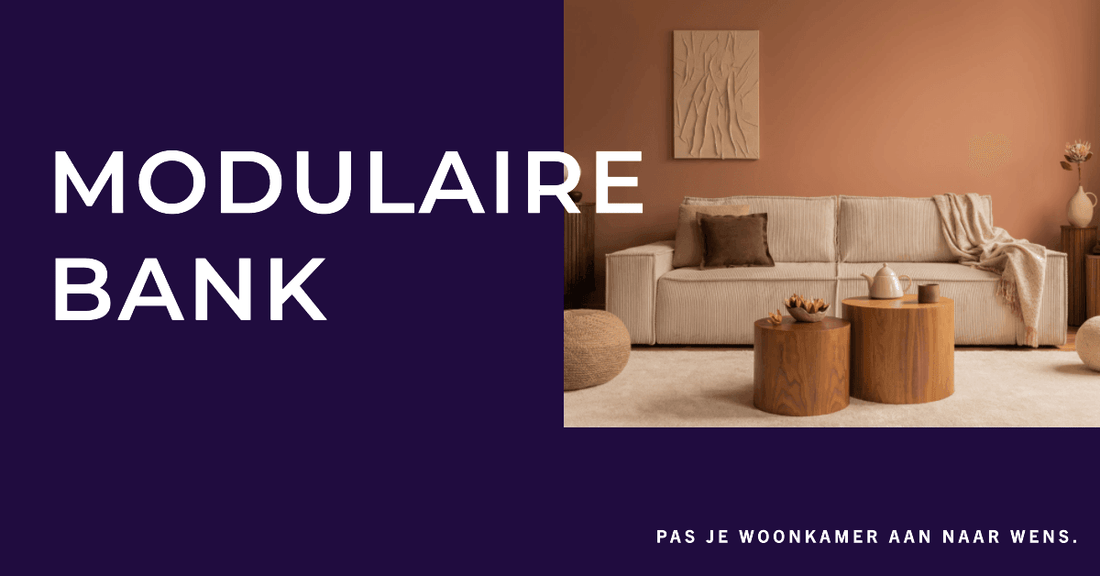 "Stijlvolle modulaire ribstof bankstel in een moderne, warm getinte woonkamer met bijpassende houten salontafels en sfeervolle decoratie."