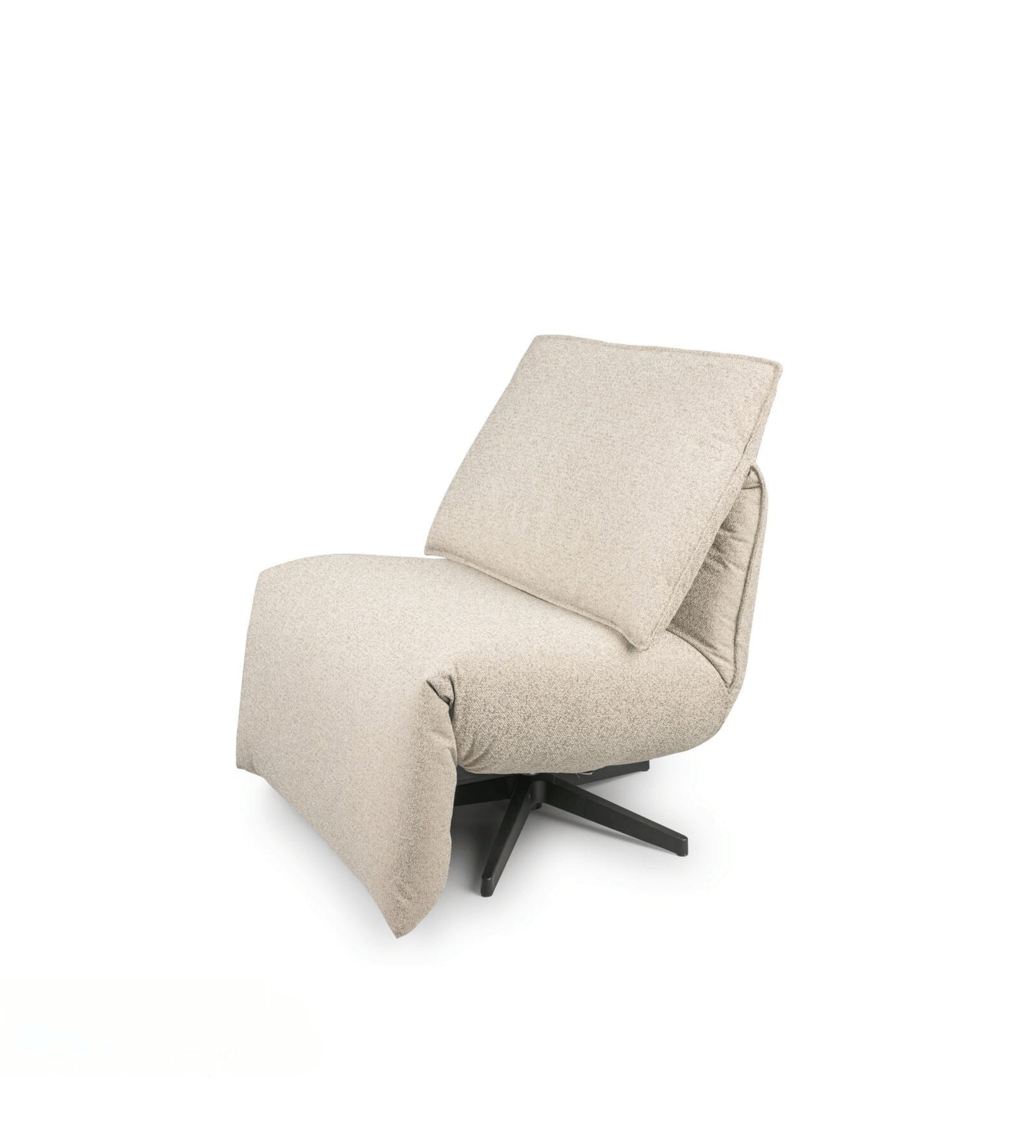 Beige lounge fauteuil, Santorini Relax model van HoekbankXXL, met zachte kussens en draaivoet.