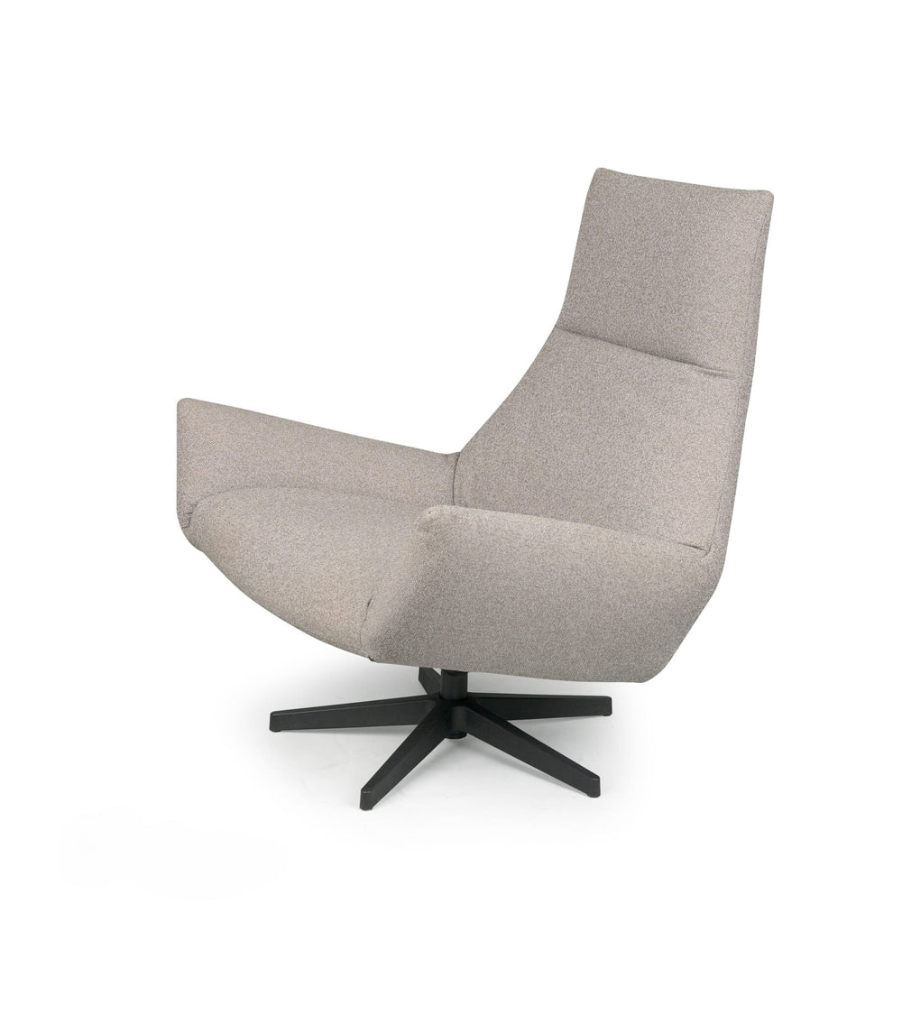 Grijze lounge fauteuil van HoekbankXXL met een draaibaar zwart onderstel, perfect voor buiten.
